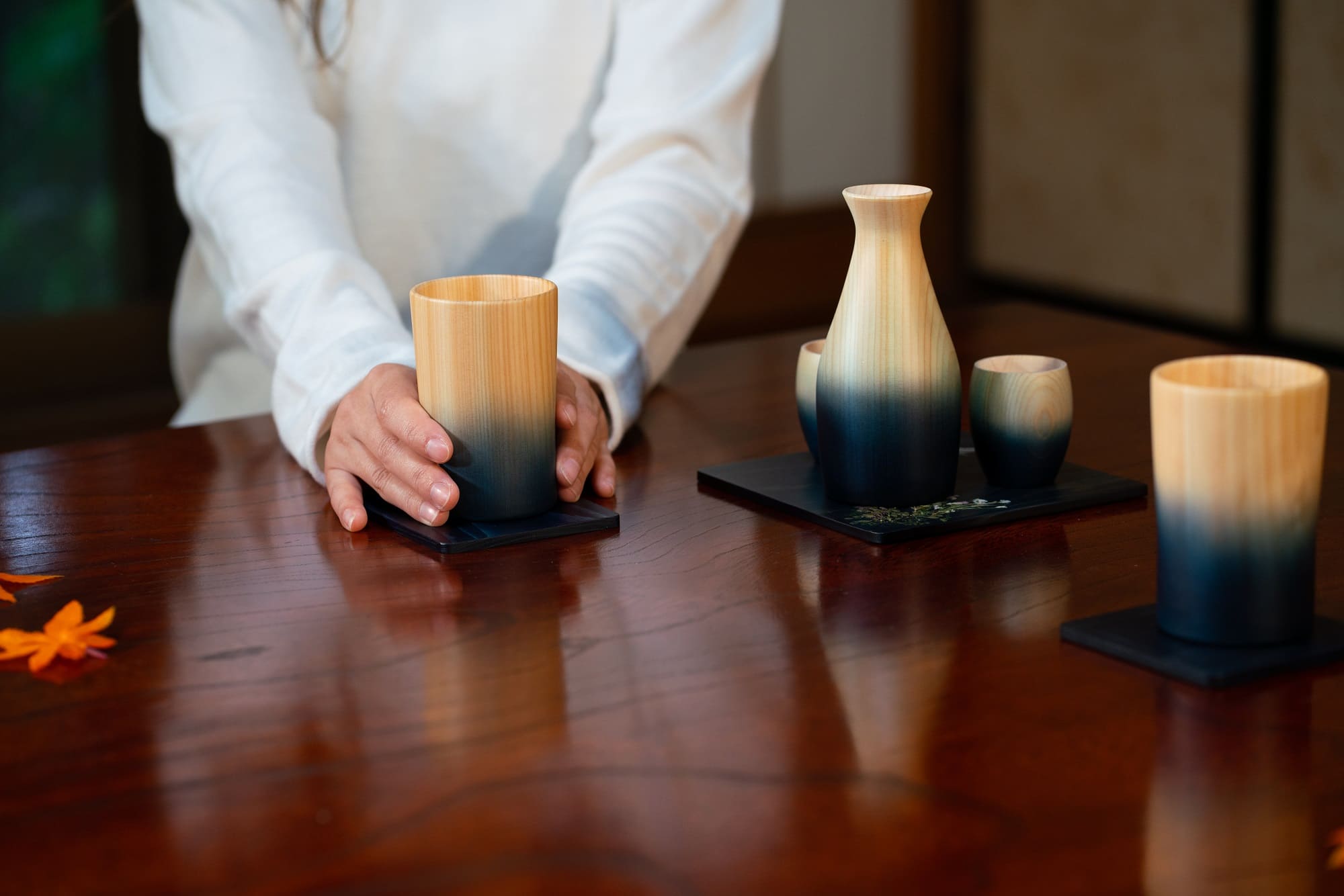 Indigo wood tableware